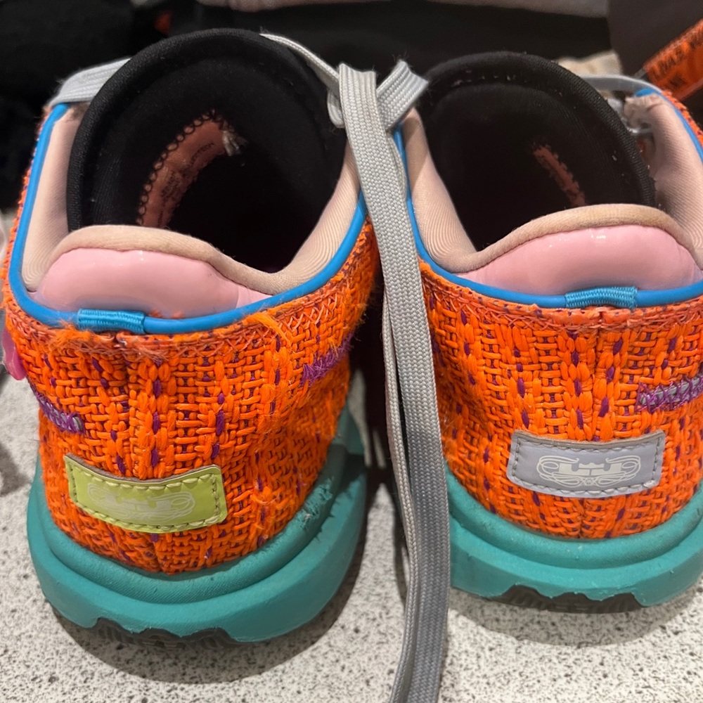Nike - Picture 2 of 3